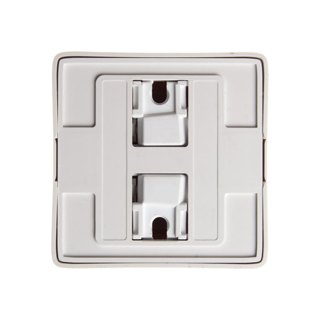 Розетка 1 ОП без з/к со шторками изол. пластина 10А Хит белая - Артикул RA10-137I-B Розетка 1 ОП без з/к со шторками изол. пластина 10А Хит белая - Артикул RA10-137I-B